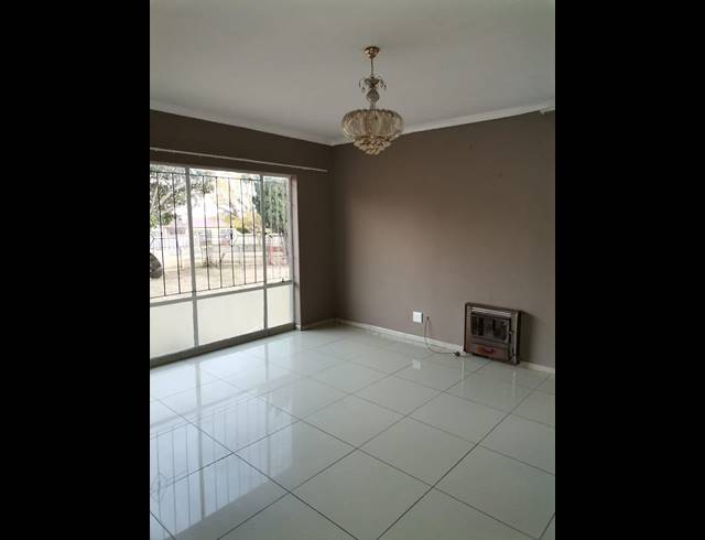 3 BEDROOM FREESTANDING FOR SALE IN SIGNAL HILL